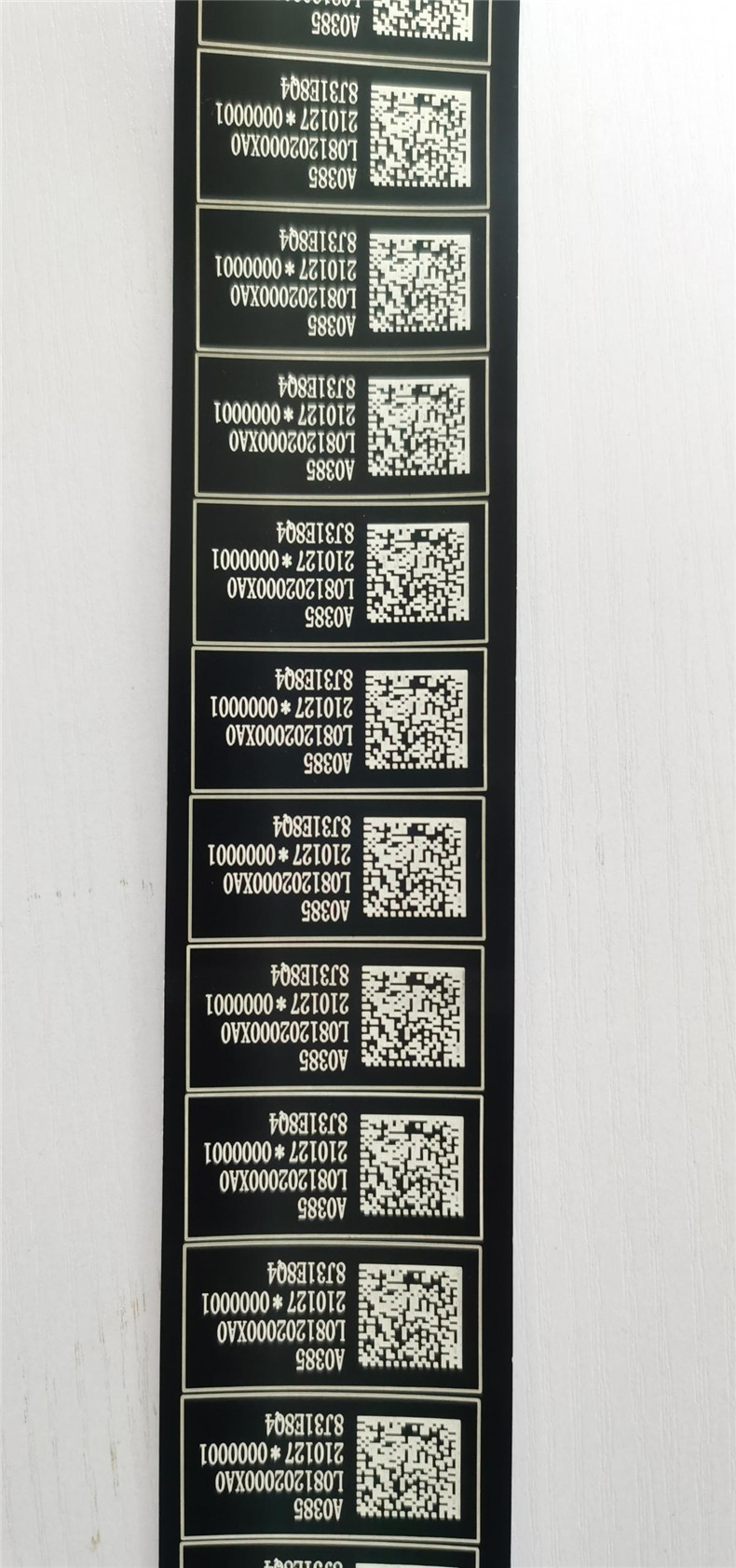 柔性標(biāo)簽專用激光打標(biāo)機(jī)(圖5) 柔性標(biāo)簽專用激光打標(biāo)機(jī)(圖5)